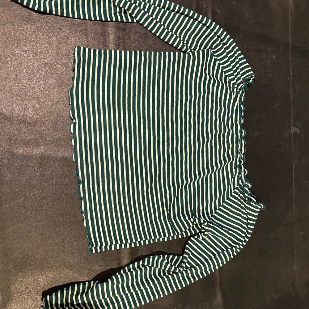 womens cropped long sleeve